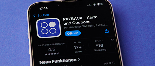 Schmuckfoto: Handydisplay mit der Payback-App abgebildet