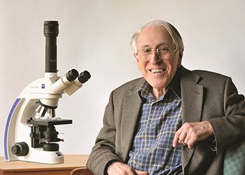 Das Foto zeigt den Medizinprofessor Graeme Clark.