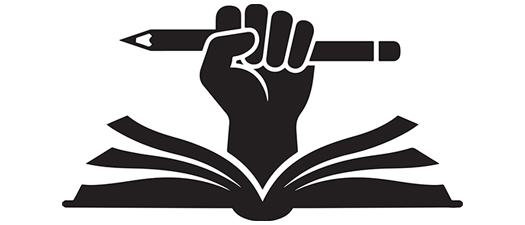 Auf dem Bild ist ein aufgeschlagenes Buch zu sehen und darüber eine Hand, die in der geballten Faust einen Stift hält.